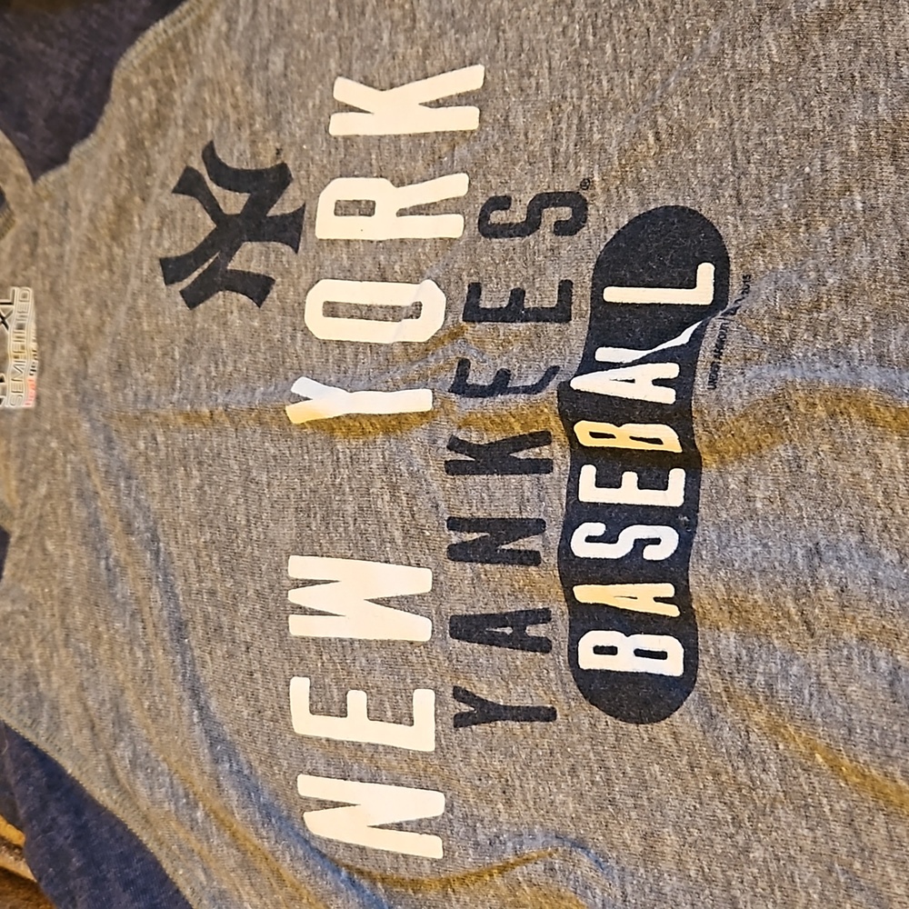 UA NY Yankees shirt - Picture 2 of 7